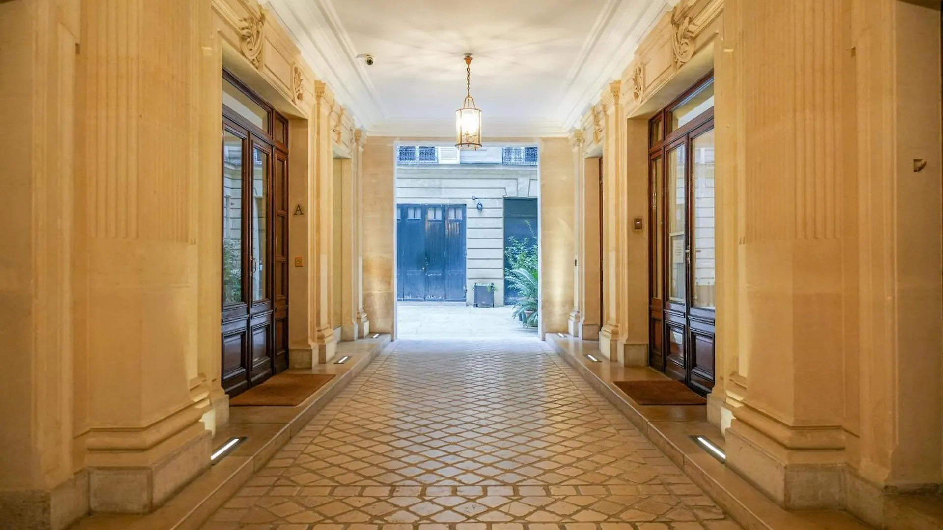 Apartment Appartement Montaigne Luxury Paris France