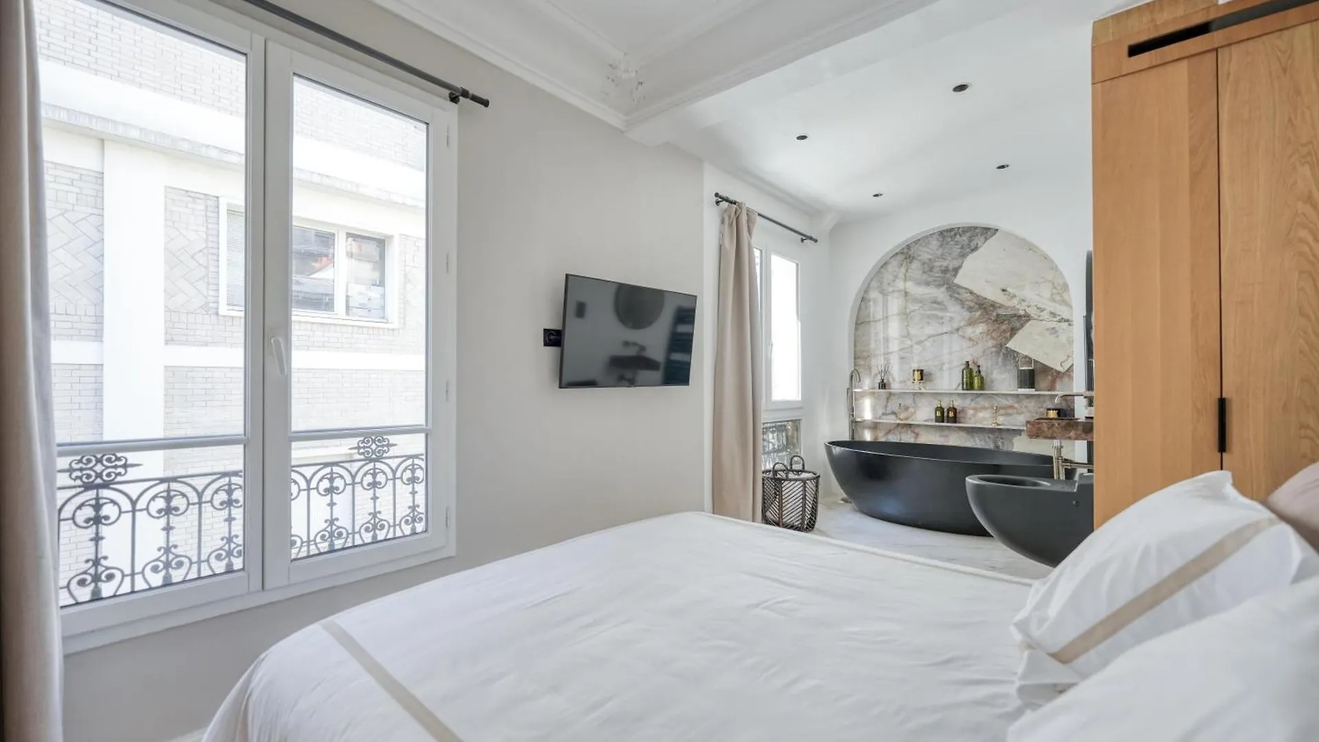 Apartment Appartement Montaigne Luxury Paris