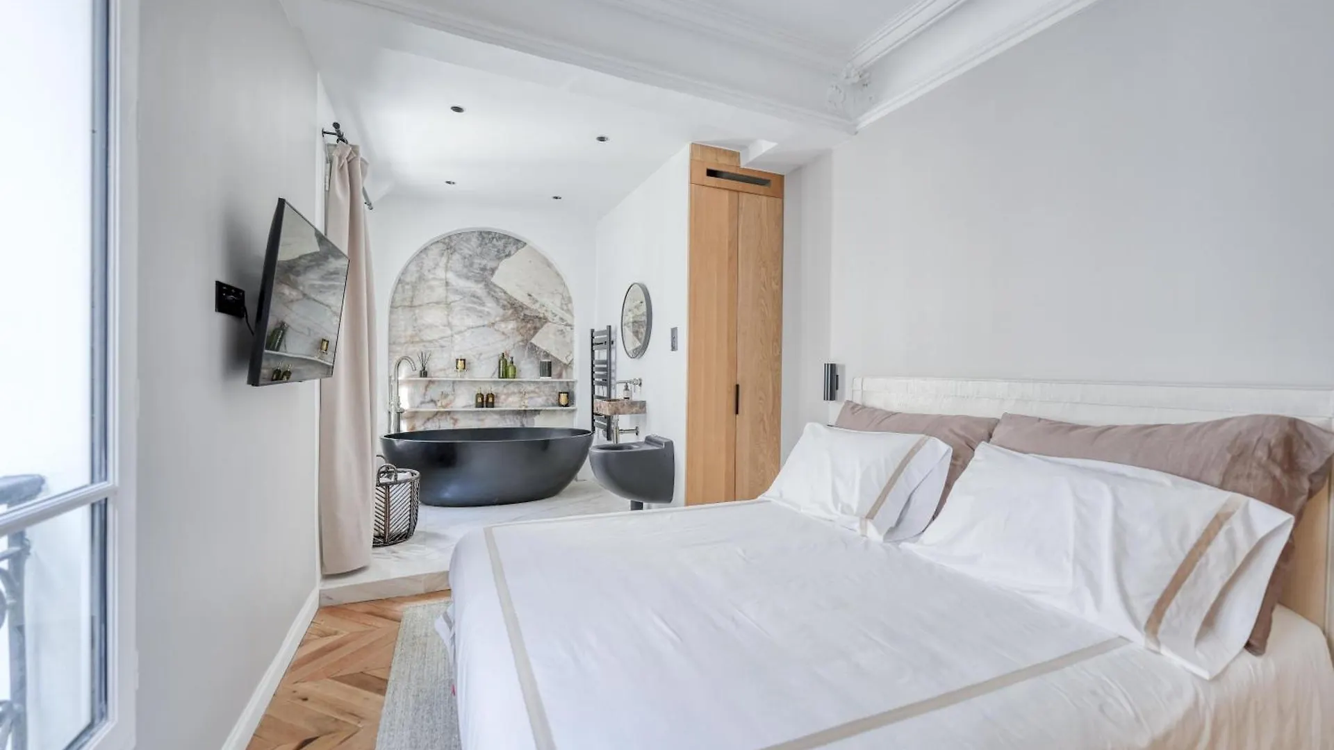Apartment Appartement Montaigne Luxury Paris