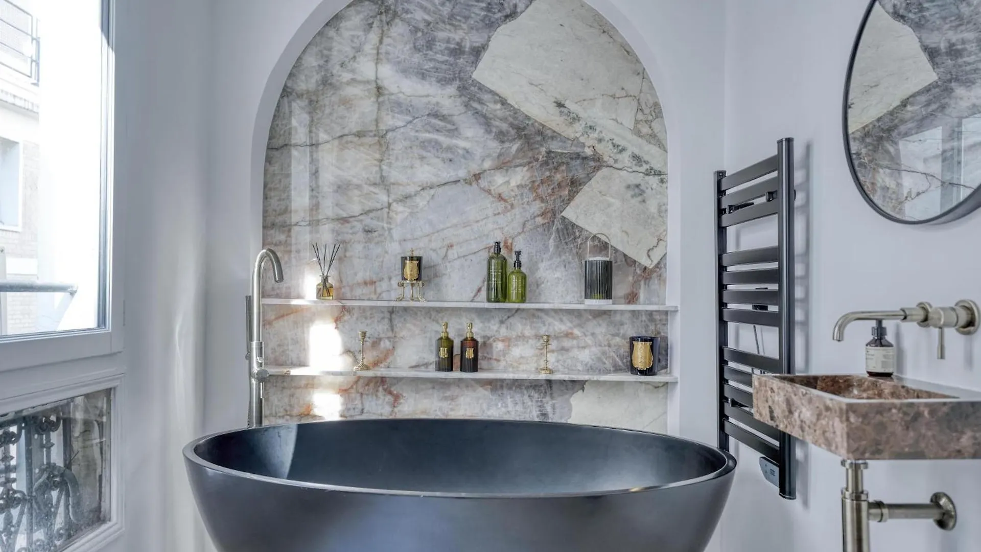 Appartement Montaigne Luxury Paris Apartment