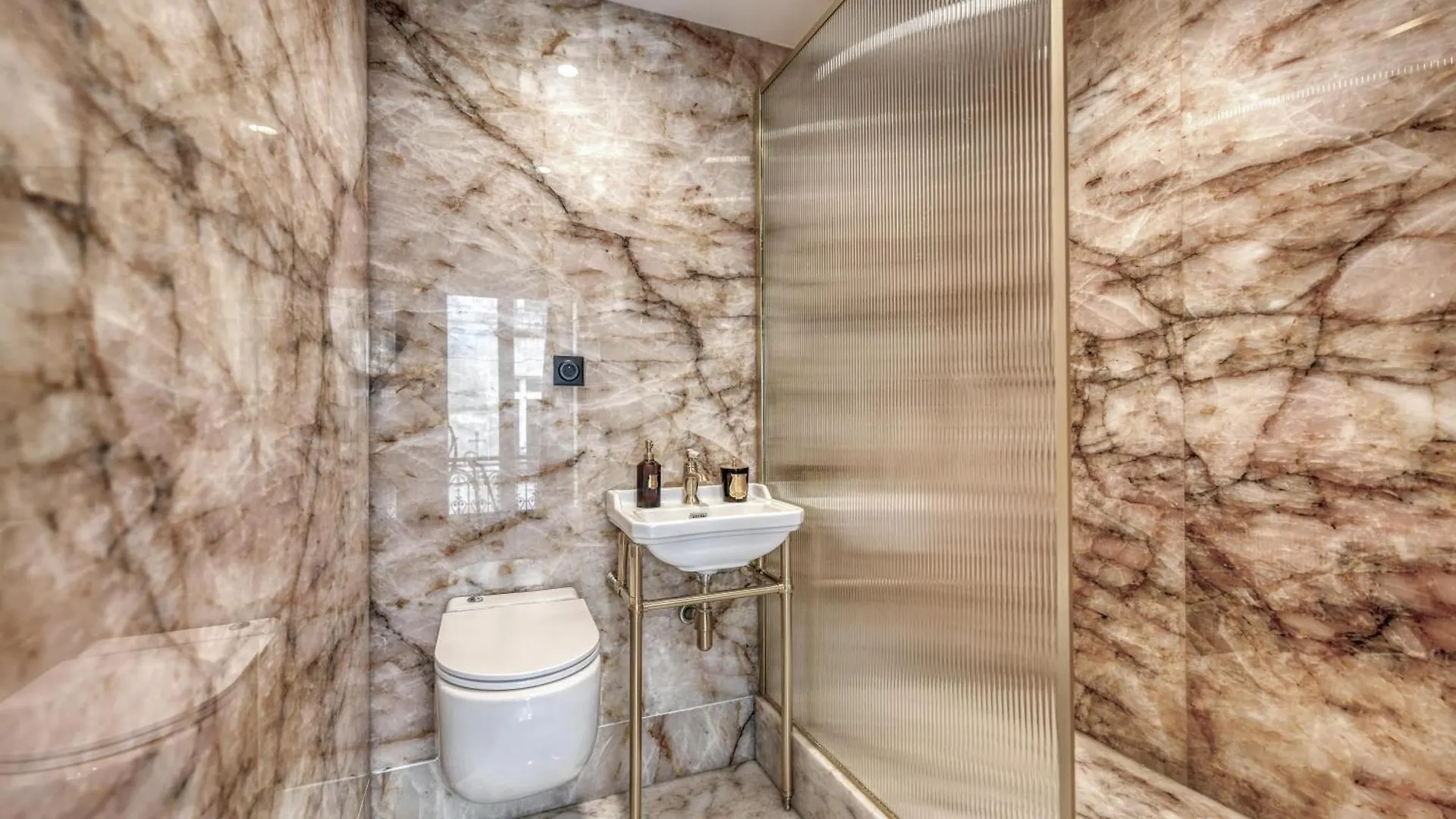 Appartement Montaigne Luxury Paris 0*,  France